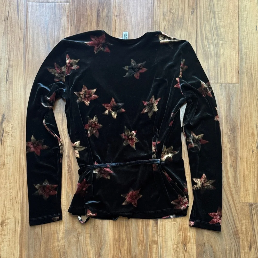 & Other Stories • Floral Velvet Wrap Blouse - Picture 5 of 6